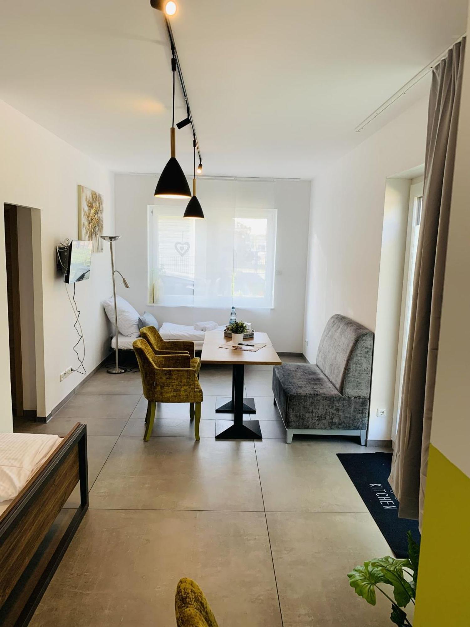 Gaeste Und Messezimmer Adelheidsdorf Exterior photo
